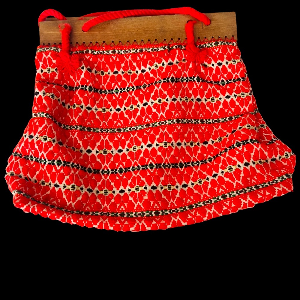 👜 Vintage Red Embroidered Handbag with Wood | c1970s 👜 | $30